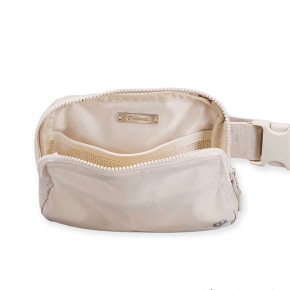 Lululemon Everywhere Belt Bag 1L OG White Opal - Picture 2 of 12